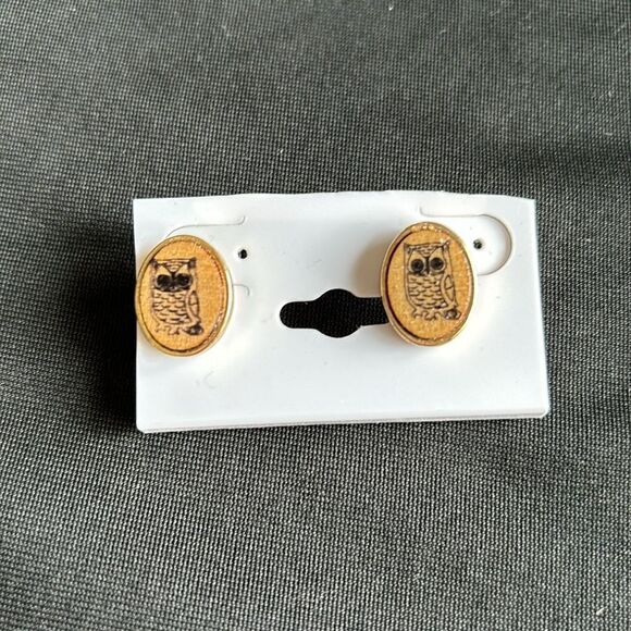 Owl Earrings | Vintage Wood tone - Picture 2 of 6